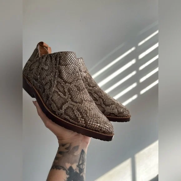 Gentle Souls Snakeskin Embossed Leather Bootie Size 6 New - Picture 3 of 11